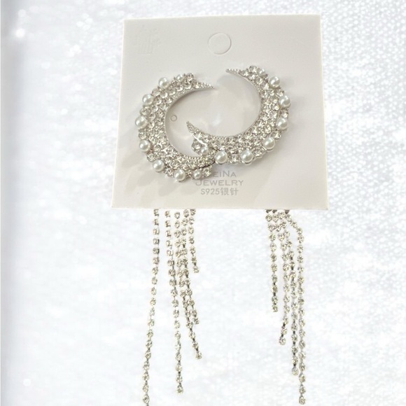 Jewelry - Elegant Silver Tone and Pearl Earrings